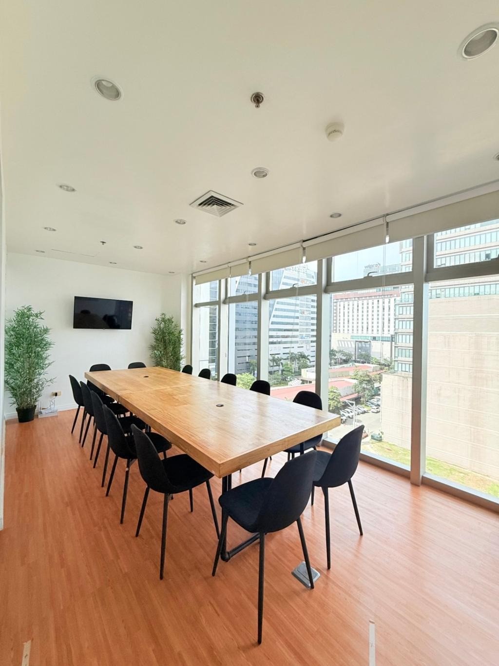 Regus — Park Centrale Building workspace view 2